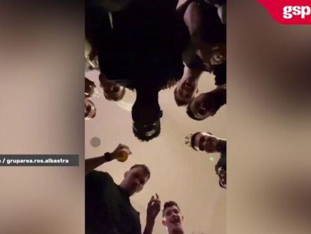 Imagini noi cu bucuria celor de la FCSB din Cluj. Reacția fanilor roș-albaștri la vestea câștigării titlului.