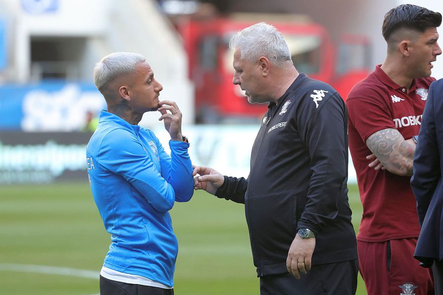 Alexandru Mitriță, întreținându-se cu Marius Șumudică înainte de Craiova - Rapid FCSB, campioana europeană a României