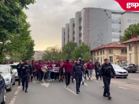 Corteo Peluza Nord Rapid se îndreaptă spre Arena Națională pentru derby-ul cu Dinamo