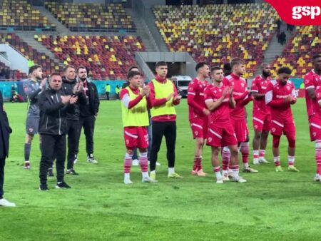 Dinamo vs. Rapid 0-0 » Kopic și jucătorii săi aplaudă fanii după egalul de astăzi seară
