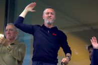 Mihai Stoica discutând despre postarea lui Daniel Bîrligea.
