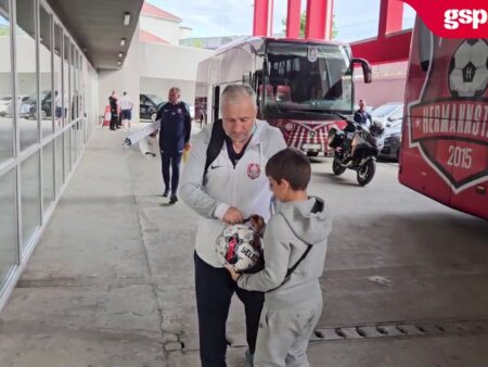 Dan Petrescu și echipa sa au sosit la stadionul din Arad