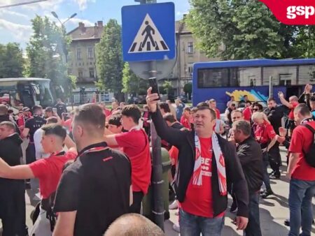 Fanii din Sibiu au ajuns la Arad pentru finala Cupei României și creează atmosferă în centrul orașului: „Să vină Cupa la Sibiu!”