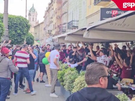 Fanii CFR-ului s-au strâns la o terasă din centrul Aradului înaintea finalei Cupei României.