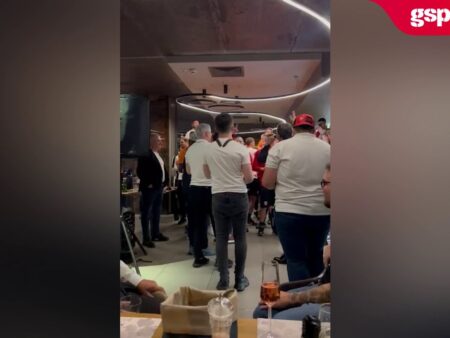 Petrecere nocturnă la CFR Cluj, după victoria în Cupa României! Mesaje de la Dan Petrescu, dansuri cu trofeul și o sărbătoare deosebită.
