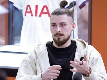 Primul antrenor care contestă că va fi antrenorul lui Radu Drăgușin la Tottenham.