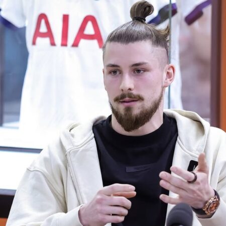 Presa engleză, noi speculații despre Radu Drăgușin » Alt fundaș în atenția lui Tottenham