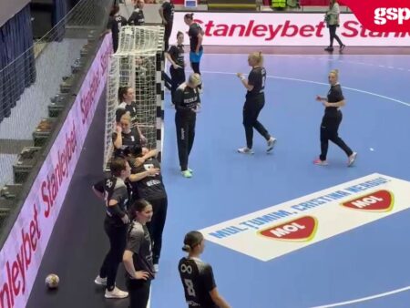 Cristina Neagu, înaintea ultimului meci cu CSM București » A îmbrățișat fiecare colegă la încălzire
