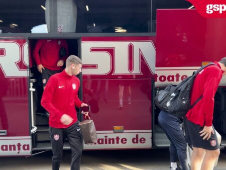 Rapid – CFR Cluj. Autocarul ardelenilor a fost întâmpinat la stadionul Giulești.
