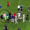 Își lovește colegul cu capul! Marca dezvăluie motivul