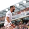 Lovitura zilei la Roland Garros! A aruncat racheta pe zgură și a sărbătorit alături de fani