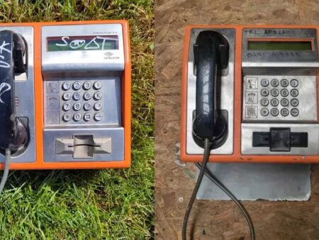Telefoanele publice: obiecte de colecție. Care este prețul unuia dintre celebrele modele portocalii?