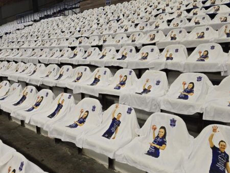 Scenografie impresionantă în handbalul românesc » O surpriză minunată la ultimul meci jucat în fața propriilor fani
