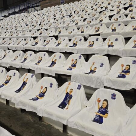 Scenografie impresionantă în handbalul românesc » O surpriză minunată la ultimul meci jucat în fața propriilor fani