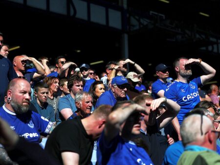 Suspendat în Premier League după ce a pătruns pe stadion cu trusa de unelte. Ce planuri avea?