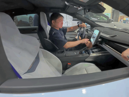 „Ferrari chinezesc” » Cum arată supercarul de 38.000 de dolari care a impresionat publicul la salonul auto de la Guangzhou