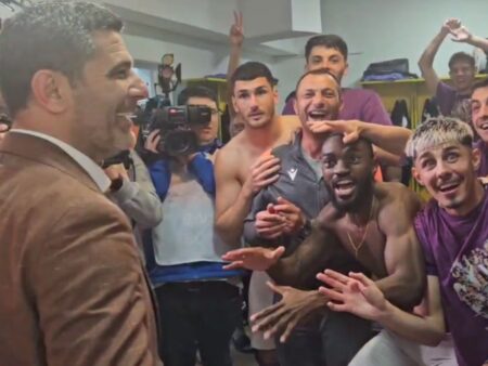 Imagini spectaculoase din vestiarul FC Argeș! Primarul a intervenit în discuțiile cu jucătorii pentru primele de promovare: „El a insistat.”