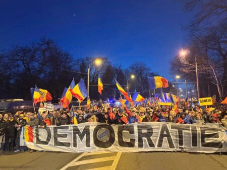 Susținătorii lui George Simion solicită anularea pașapoartelor românești pentru cetățenii din Republica Moldova.