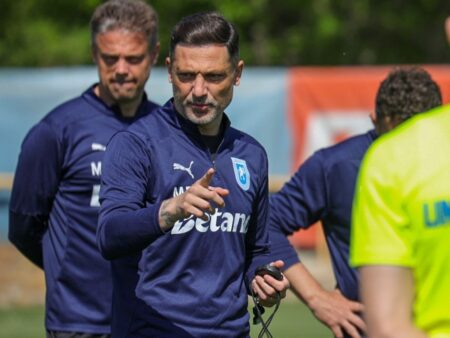 Mirel Rădoi nu-l dorește pentru sezonul următor la Universitatea Craiova! În schimb, fotbalistul ar putea câștiga mulți bani în Qatar.