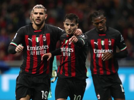 AC Milan îi arată din nou lui Theo Hernandez ieșirea, arabii au pregătit deja milioane pentru transferul său.