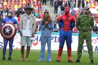 Campionii de la FCSB au venit deghizați în supereroi, iar Ilie Dumitrescu și-a ales costumația favorită: 'Numărul 1 de departe!'