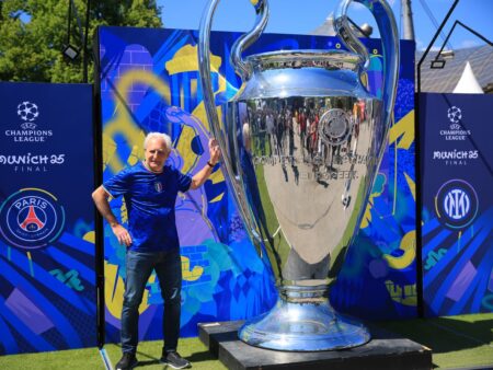 30 de minute de așteptat la coadă pentru o poză cu trofeul! » Echipa GSP.RO se află în Germania pentru finala Ligii Campionilor