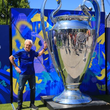 30 de minute de așteptat la coadă pentru o poză cu trofeul! » Echipa GSP.RO se află în Germania pentru finala Ligii Campionilor