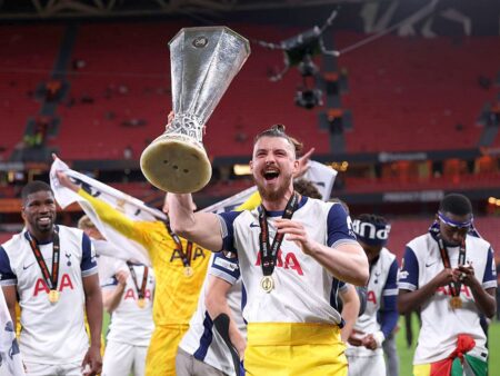 Uriașa primită de Radu Drăgușin după victoria celor de la Tottenham în finala Europa League