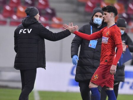 Fostul antrenor al FCSB, numit antrenorul sezonului după câștigarea campionatului!