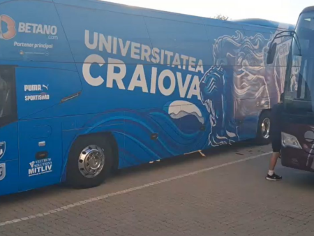 Autocarul Universității Craiova, depășit de cel al CFR Cluj înainte de meciul din Bănie