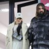 „Este o acțiune, acum încep divorțul” poate fi reformulat ca „Am initiat acțiunea, acum începe divorțul”.