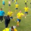 Imagini uimitoare! Scandal uriaș la semifinala pentru promovarea în Liga 2 » „Ploaie” de înjurături și obiecte aruncate