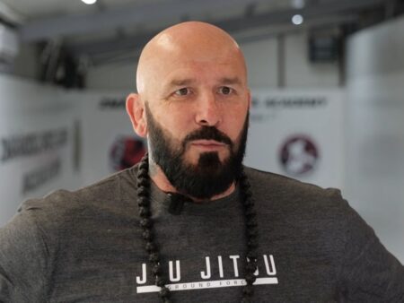 „Politicienii vin doar pentru a se fotografia cu noi”
