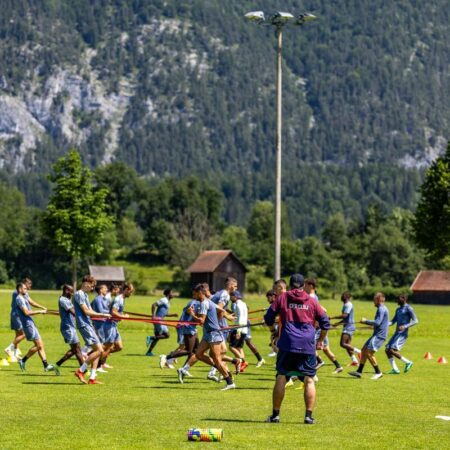 Dan Petrescu îi motivează pe clujeni! Reunirea echipei, cu zece zile înainte de meciul cu campioana FCSB + programul de pregătire
