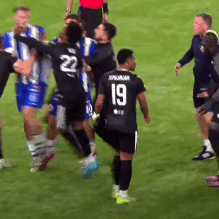 Final uluitor al meciului: 9 cartonașe roșii!