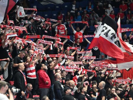 Mesajul afișat în sala Dinamo, în ziua când Steaua a retrogradat și ”dulăii” au devenit campioni