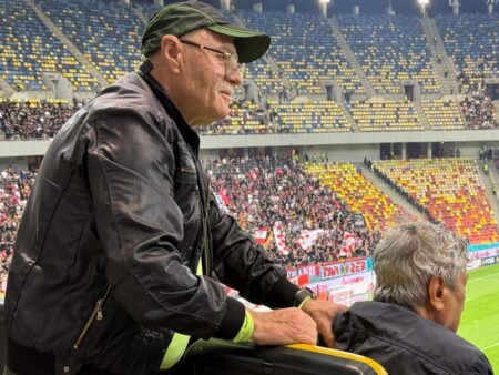 Momente surprinzătoare pe Arena Națională, cu Mircea Lucescu în centrul atenției! Selecționerul a primit masaj pe întreaga durată a meciului FCSB.