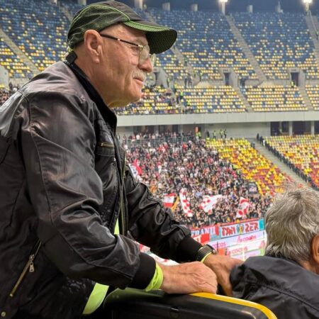 Momente surprinzătoare pe Arena Națională, cu Mircea Lucescu în centrul atenției! Selecționerul a primit masaj pe întreaga durată a meciului FCSB.