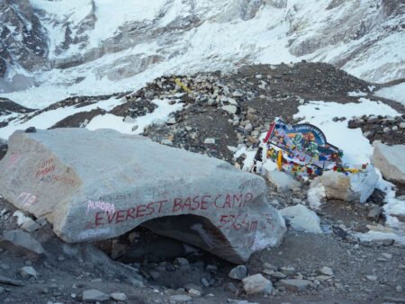 Nepalul modifică regulile pentru expedițiile pe Everest: Sumele pe care trebuie să le achite străinii și o nouă condiție majoră contestată de toate companiile.