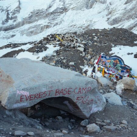 Nepalul modifică regulile pentru expedițiile pe Everest: Sumele pe care trebuie să le achite străinii și o nouă condiție majoră contestată de toate companiile.