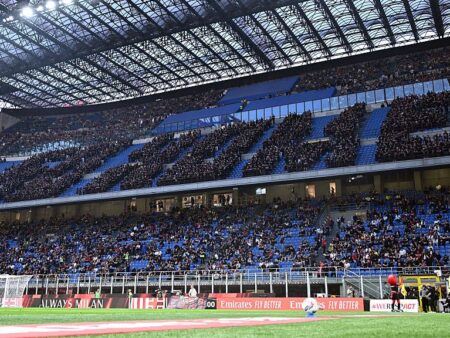 Protest masiv al suporterilor AC Milan! O coregrafie creativă a cerut demisia conducerii.