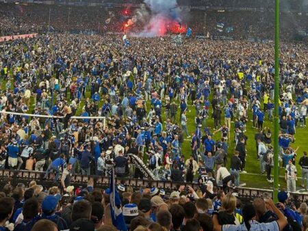 Nebunie la Hamburg după promovarea în Bundesliga! 25 de suporteri au fost internați.