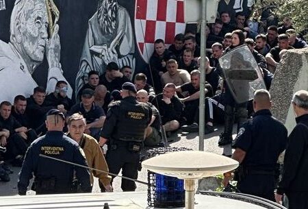 Câți ultrași au fost reținuți înainte și după Hajduk Split – Dinamo Zagreb: ”Rănile au fost în principal la cap”
