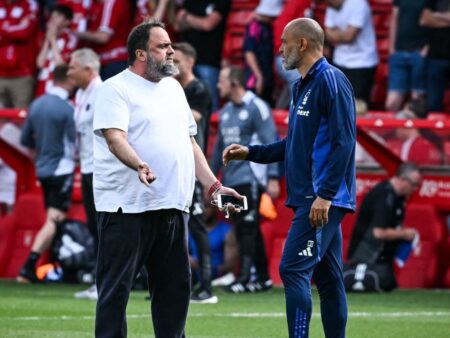 Scenă șocantă în Premier League: patronul a pătruns pe teren și l-a certat pe antrenor: „Ieși afară! / Comportament scandalos”
