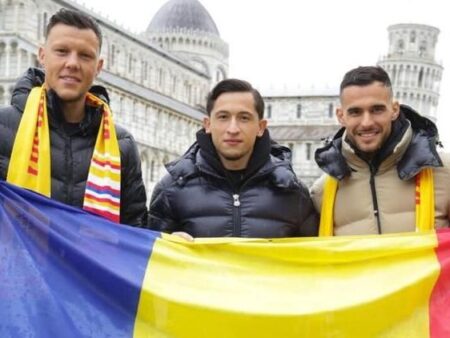 Iată o variantă alternativă pentru titlu: 

Cine sunt cei trei români care au promovat cu Pisa în Serie A: „indispensabilul”, „stegarul” și „susținătorul”!