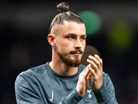 Arbitrul finalei Europa League a fost desemnat! În mâinile cui se află soarta medaliei lui Radu Drăgușin?