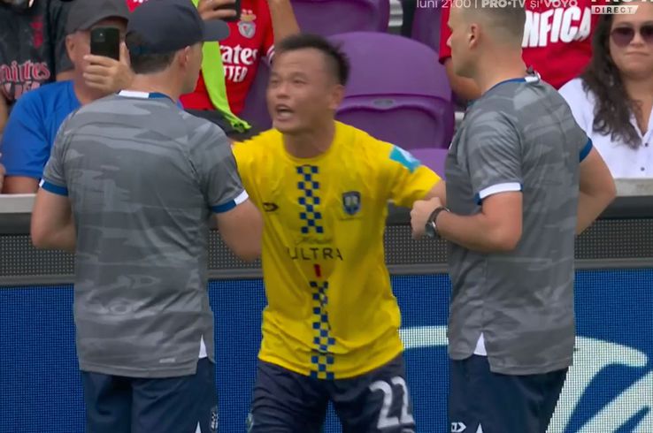 Tong Zhou, criză de nervi în Benfica - Auckland