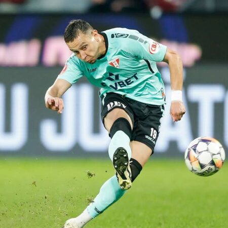 Dorind să plece de la Dinamo, Valentin Costache este atras de un salariu atrăgător în Superliga