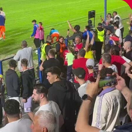 Metaloglus – Poli Iași 1-0. Fericire în peluză după reușita lui Dragoș Huiban.