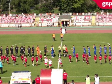 Imagini din prima repriză a meciului CS Dinamo – Vedița Colonești, returul barajului pentru promovarea în Liga 2